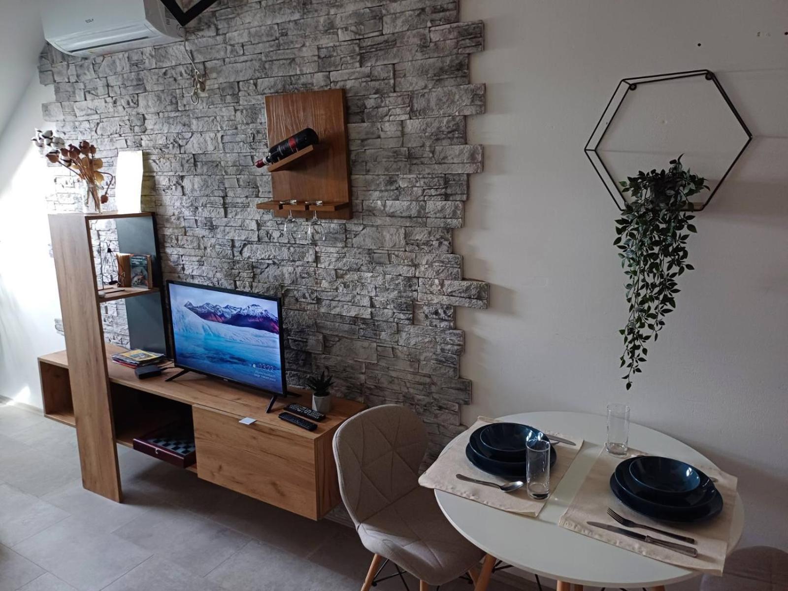 Apartment Centrum - Free Private Parking Novi Sad Esterno foto