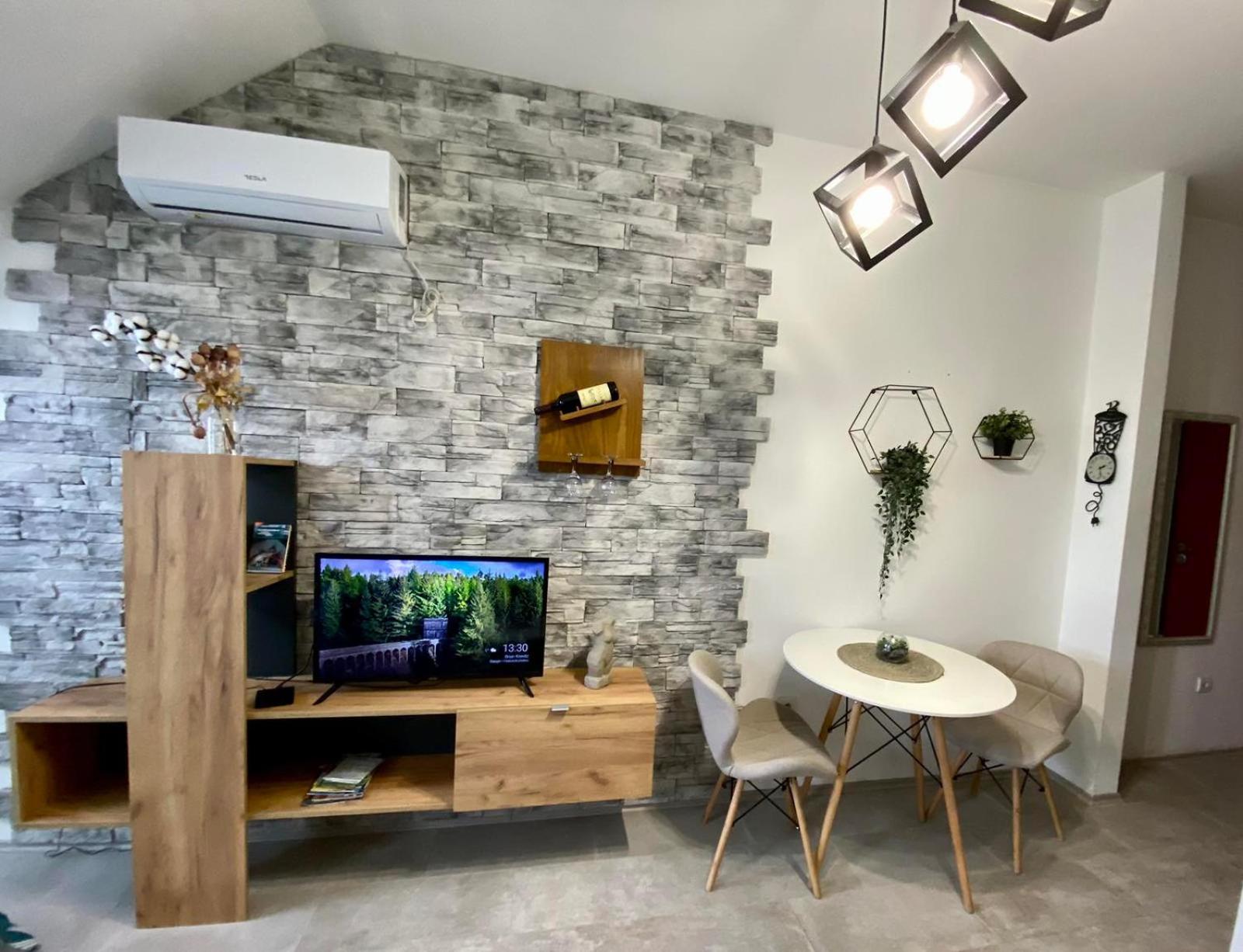 Apartment Centrum - Free Private Parking Novi Sad Esterno foto